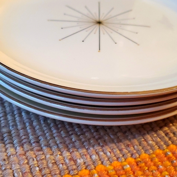Vintage Set of 4 Homer Laughlin Modern star plates - Picture 2 of 8